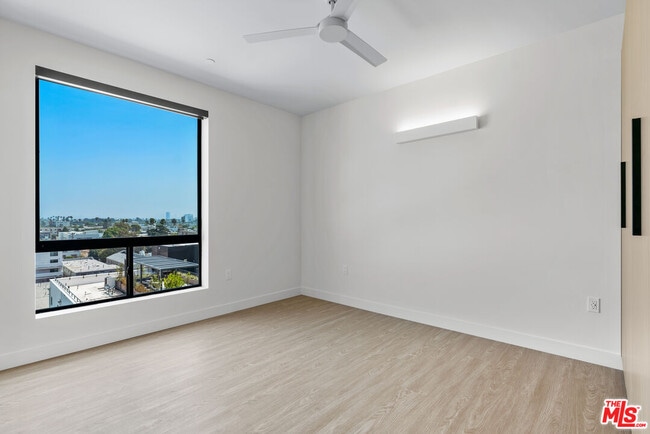 Building Photo - 3688 Overland Ave