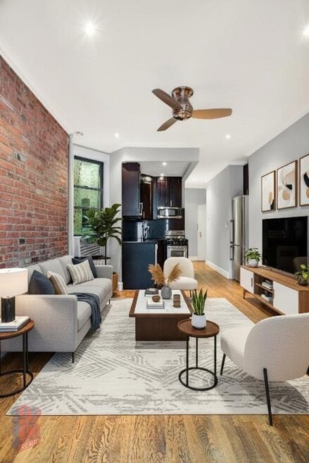 Building Photo - 250 Mott St