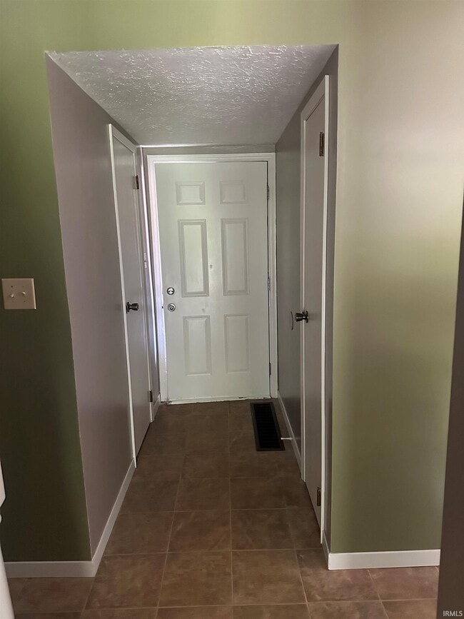 Building Photo - 562 E Graham Pl