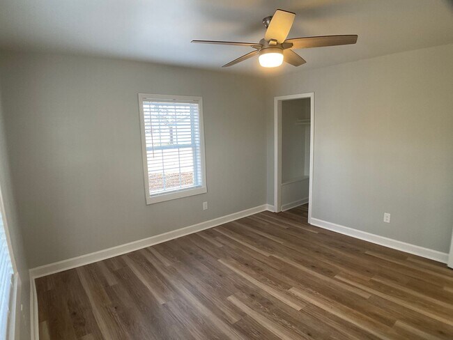 Building Photo - Modern Comfort and Convenience in the Heart of Durham