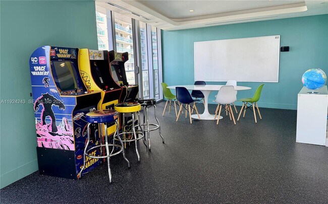 Building Photo - 488 NE 18th St