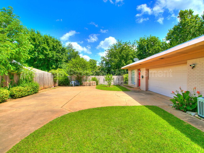 Building Photo - 3828 NW 64th St
