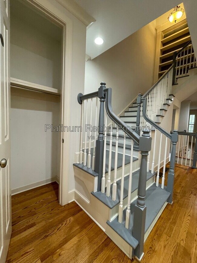 Building Photo - 1875 Adagio Dr