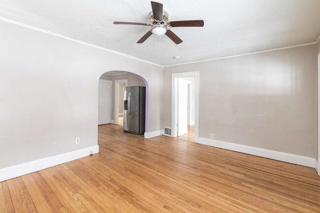 Building Photo - Charming 2-Bedroom Home minutes from everything!