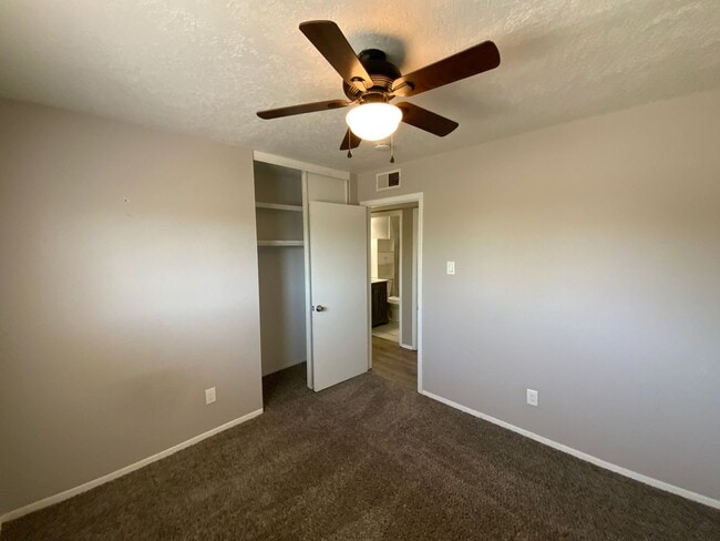 Building Photo - 3 Bedroom Single Story Home Available Near...