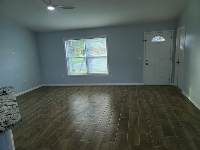 Building Photo - 674 Beard Ave