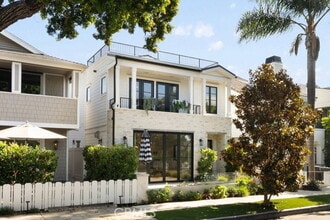 Building Photo - 616.5 Acacia Ave