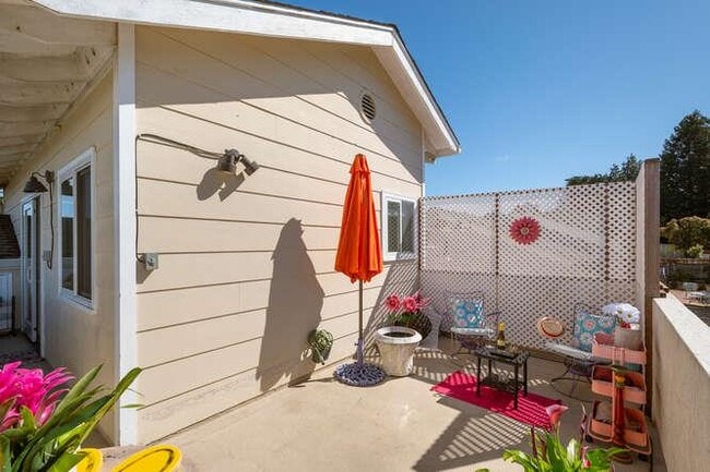 Building Photo - 2044 Fairmont Dr