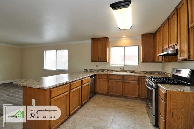 Building Photo - 3712 Canterbury Dr