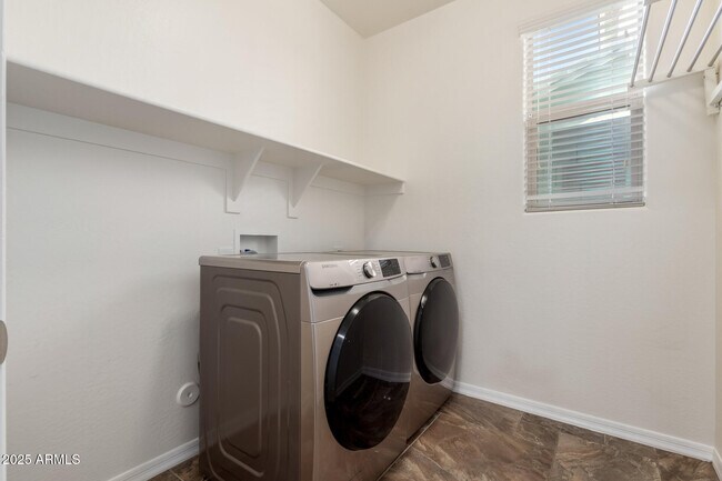 Building Photo - 3142 N Clanton St