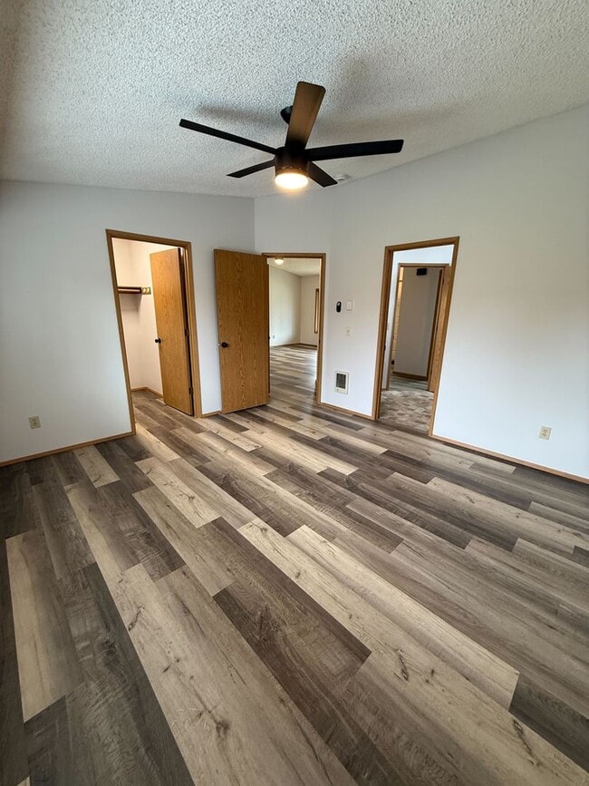 Building Photo - Newly Updated Centrally Located 2B/1Ba Home!