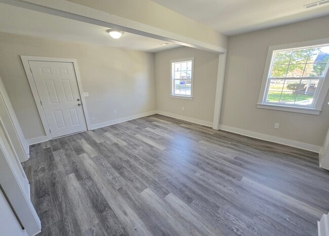 Building Photo - 9447 Peachtree St