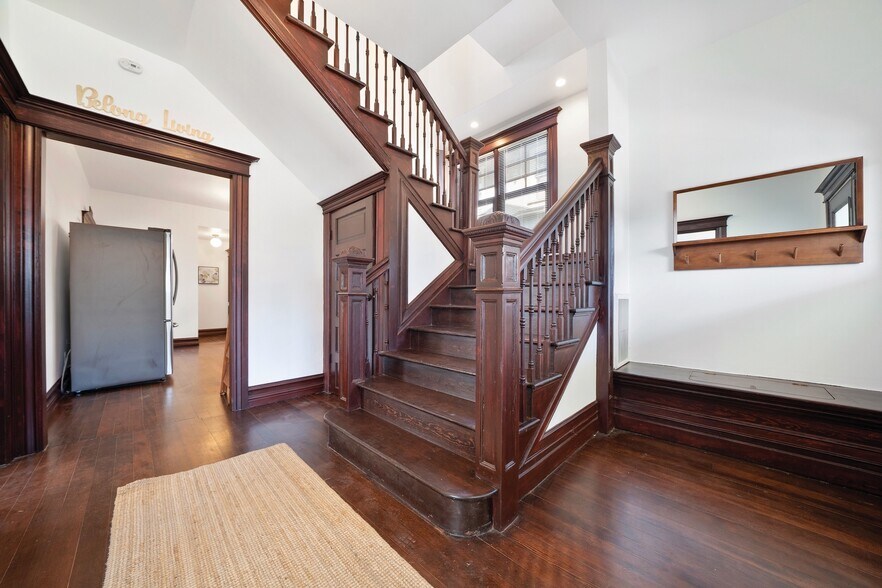 Building Photo - 749 Columbia Ave