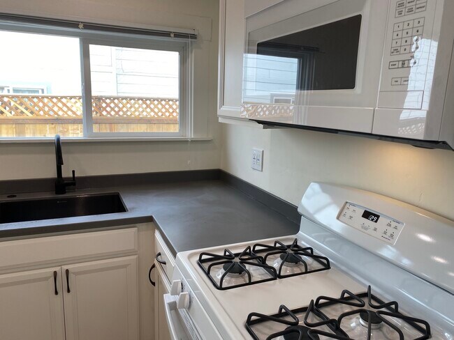 Building Photo - 921 I St