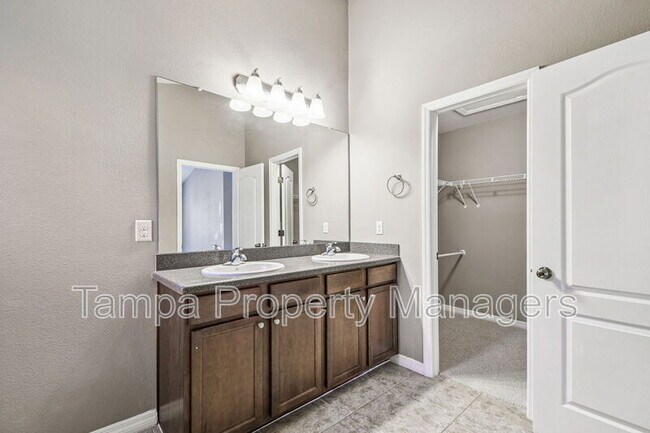 Building Photo - 5704 Kingletsound