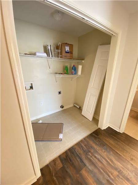 Building Photo - 1007 Towne Pk E Dr