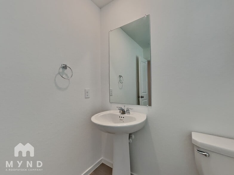 Building Photo - 7109 Aqua Marine
