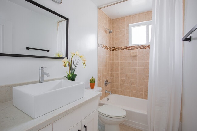 Building Photo - 1211 Detroit N St