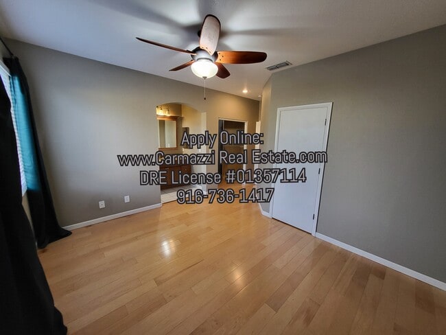 Building Photo - 9197 Irish Gold Way