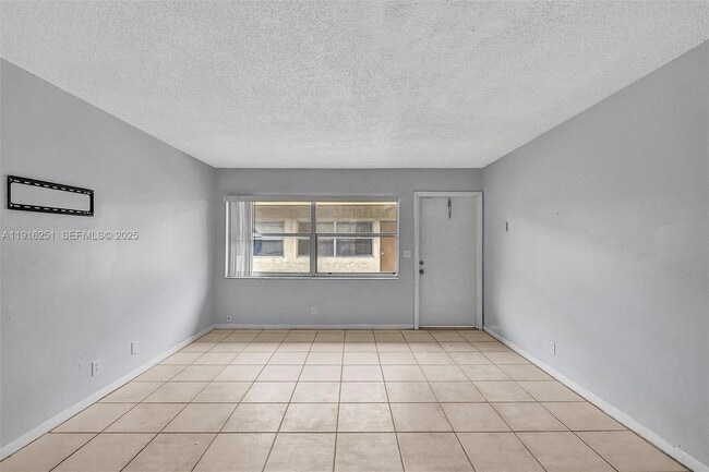 Building Photo - 5316 NW 24th Ct