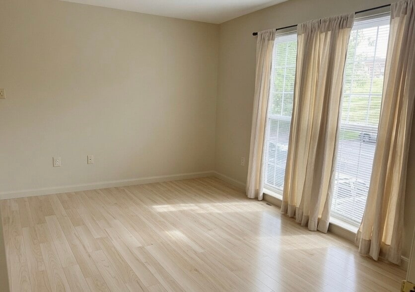 Building Photo - 2502 Driftwood Ct