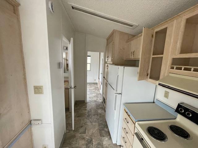 Building Photo - 740-990-990 Arroyo Dr