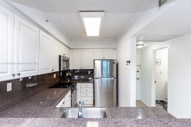 Building Photo - 2501 S Ocean Dr