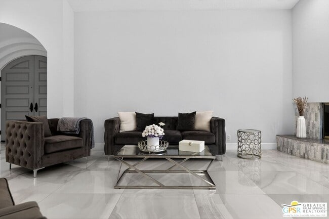 Building Photo - 196 Kavenish Dr