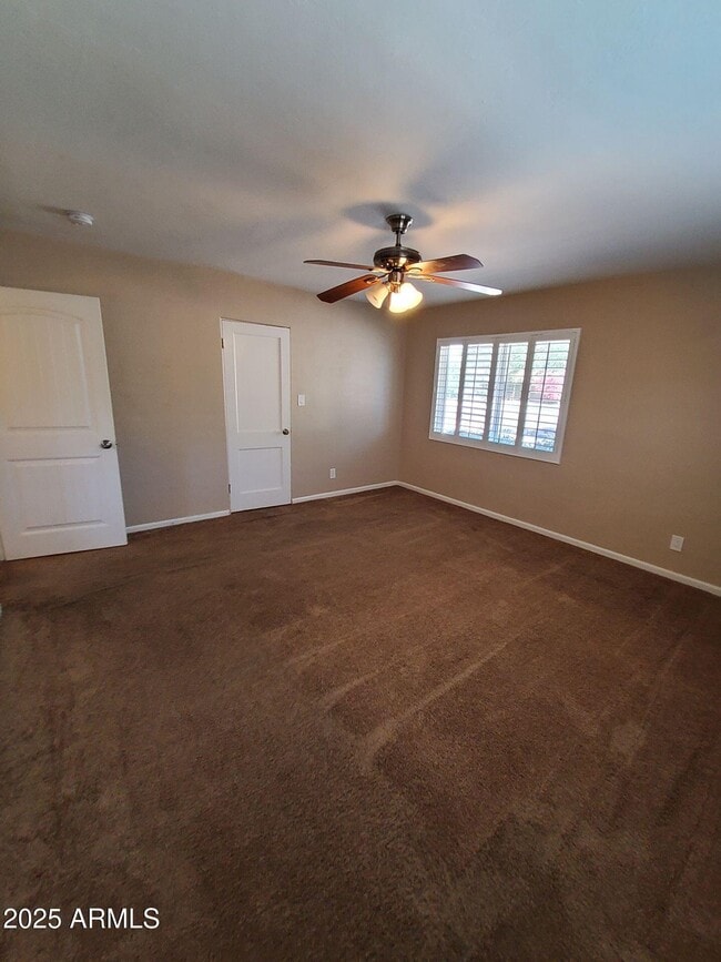 Building Photo - 2225 E Glenrosa Ave