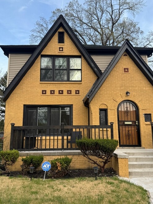 Building Photo - 15318 Murray Hill St