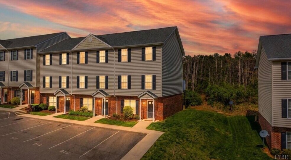 Building Photo - 2009 Lakeside Dr