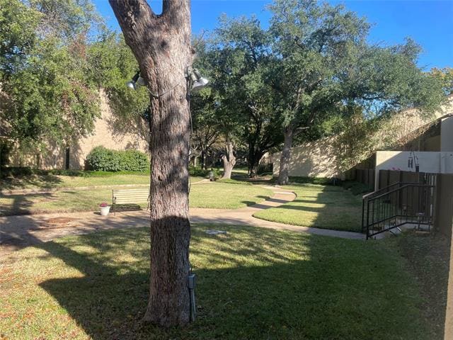 Building Photo - 1800 Navajo Pl