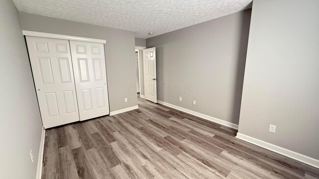 Building Photo - 904 Charleston Way Dr