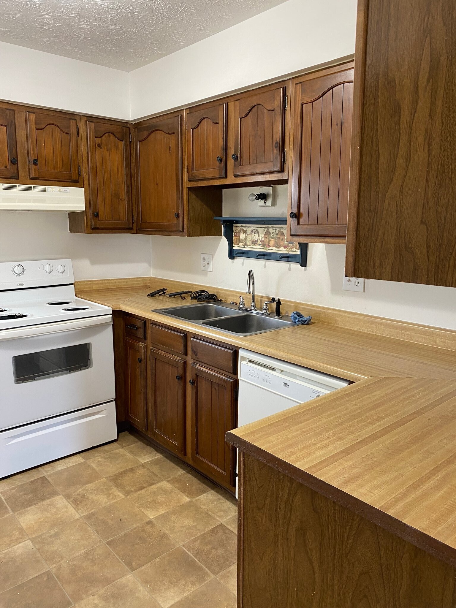 Building Photo - 15031 Chad Ln