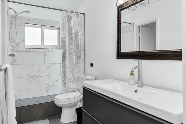 Building Photo - 2233 SE 15th St