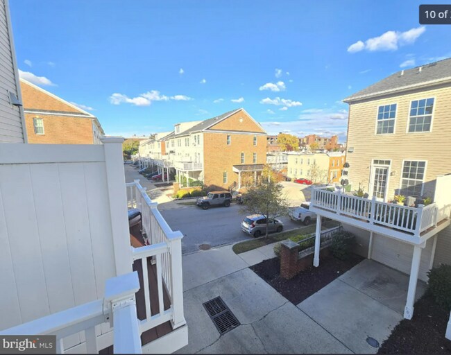 Building Photo - 3 Bedroom Beauty