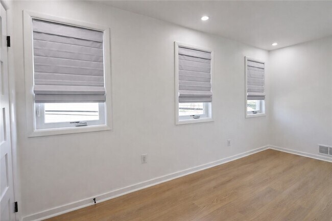 Building Photo - 107 Shoup St