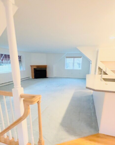 Building Photo - 94 Country Club Dr