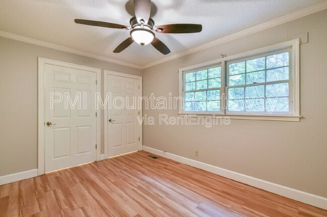 Building Photo - 42-56 Greenwood Cir