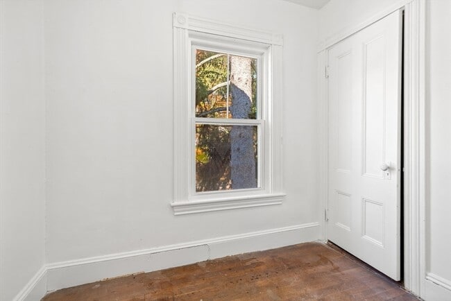 Building Photo - 166 Elliot St