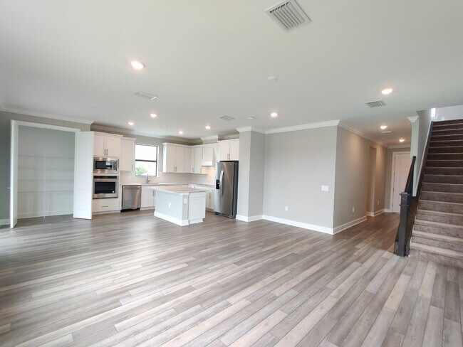 Building Photo - 6211 Baywood Ct