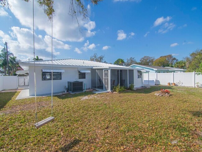 Building Photo - 476 19th Pl