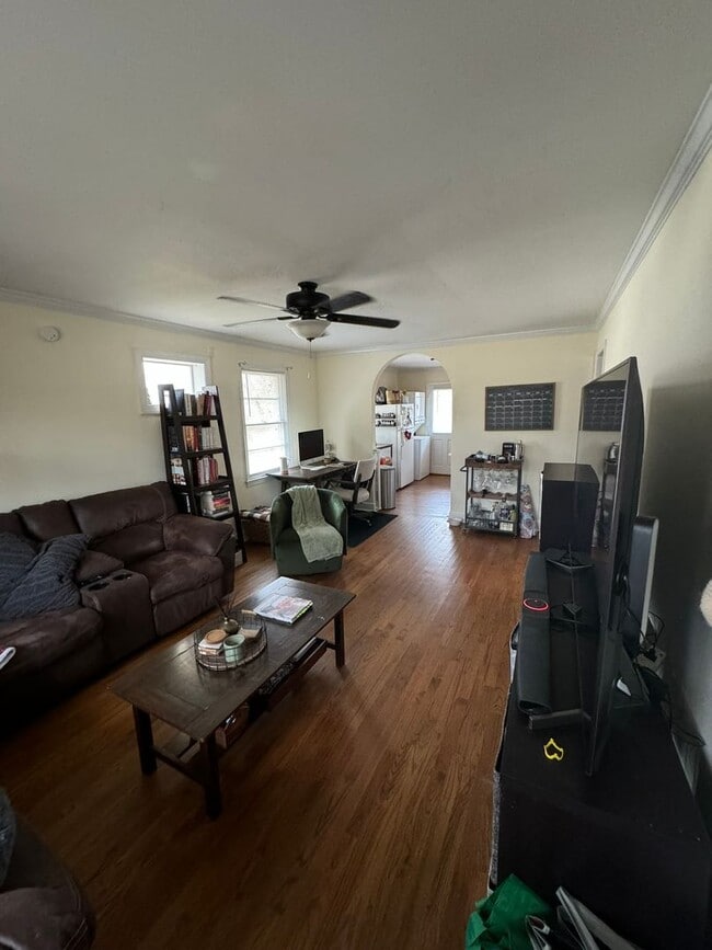 Building Photo - Cute and Quiet West Side Duplex!