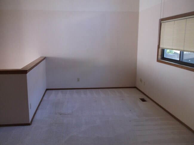Building Photo - Beautiful Townhome in Colorado Springs