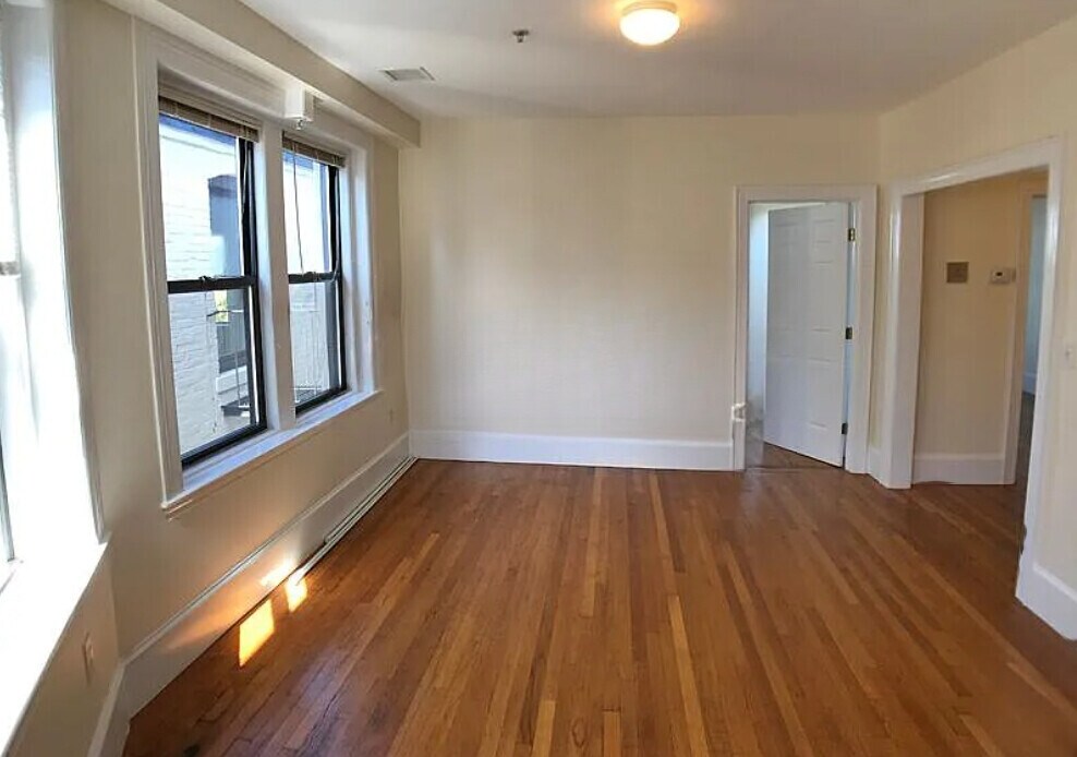 Building Photo - 881 Massachusetts Ave