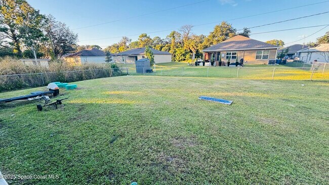 Building Photo - 843 Sorrel St NW