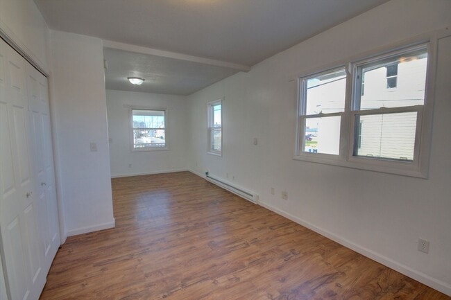 Building Photo - 123 3rd St