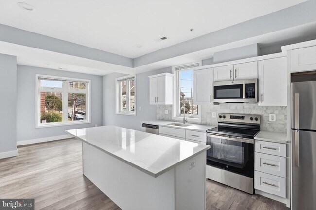 Building Photo - 2602 4th St NE