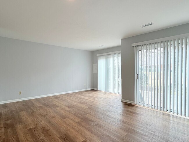 Building Photo - End unit 3 Bedroom Townhome