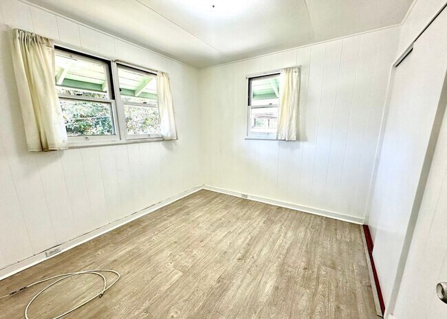 Building Photo - 2750 Kahoaloha Ln